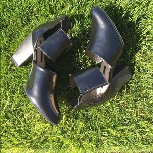 Black Forever Twenty One booties!