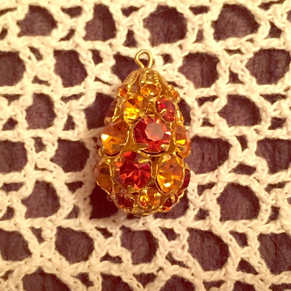 Pear shaped rhinestone pendant