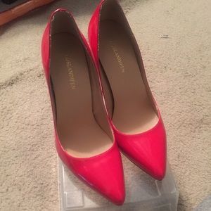 Red pumps