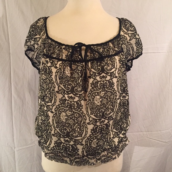 🚫🚫🚫SOLD!!!Cute Floral Top