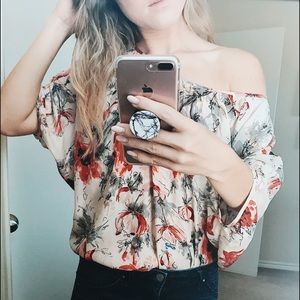 Beautiful CAbi Floral Gyspy Top 🌹