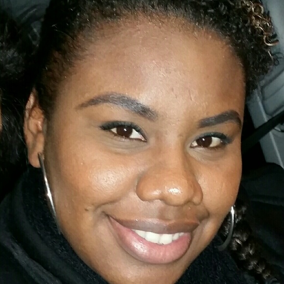 Meet your Posher, April - Picture 1 of 1