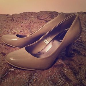 Merona Khaki Colored Patent Leather Pumps 👠💋💄