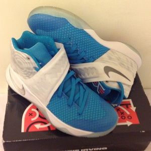 Kyrie 2 christmas