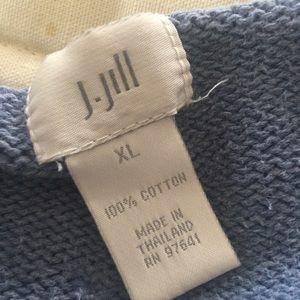 100% cotton V-neck sweater
