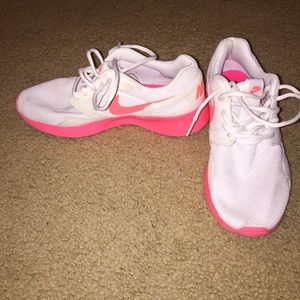 Nike Tennis Shoes