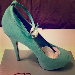 Breckelles peep toe seafoam green heels BNIB