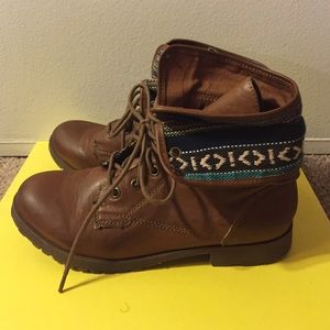 ROCK & CANDY 8.5 Lace-Up Ankle Boots Tribal Print