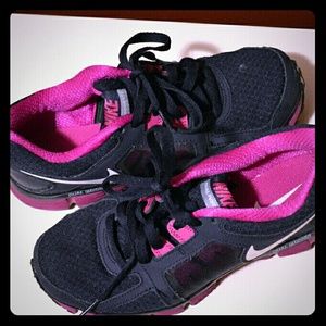 Nike Navy and Fusia Tennis Shoes