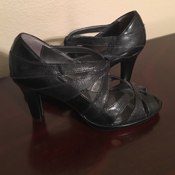 SOLD. Sample Classic Black Heel 👠