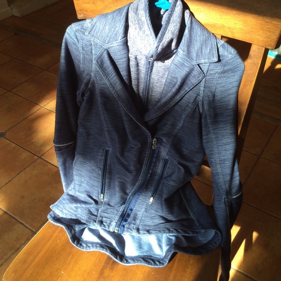 SOLD Lululemon Ride On Blazer - Picture 3 of 4