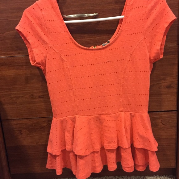 Peachy peplum top - Picture 1 of 3