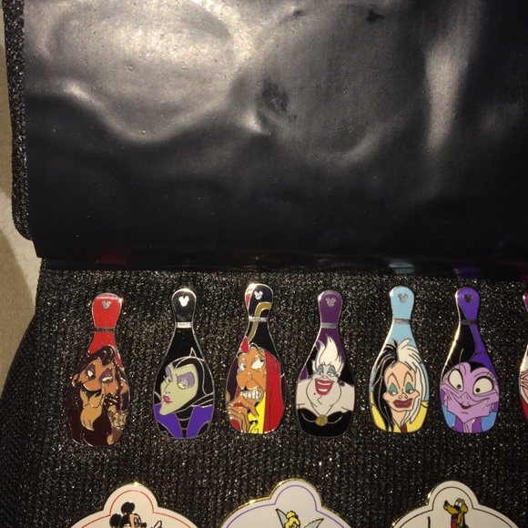 Disney pins