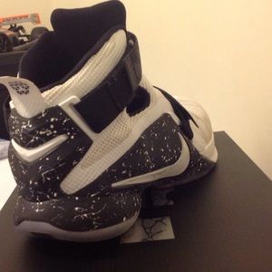 Lebron soldier IX
