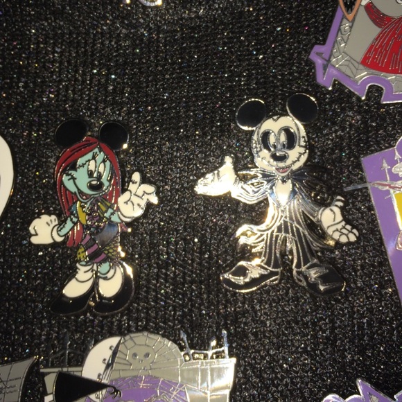 Disney pins