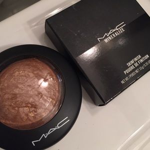 BRAND NEW IN BOX Mac mineralized skin finish