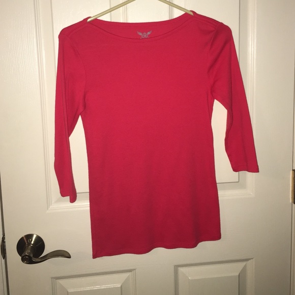 red 3/4 length sleeve tee