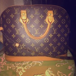 Louis Vuitton Alma pm