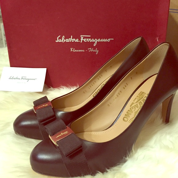 BRAND NEW Salvatore Ferragamo leather heels - Picture 1 of 4
