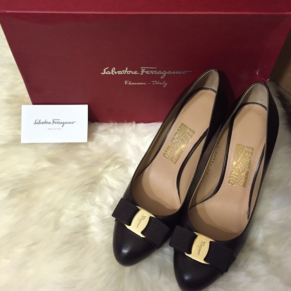 BRAND NEW Salvatore Ferragamo leather heels - Picture 3 of 4