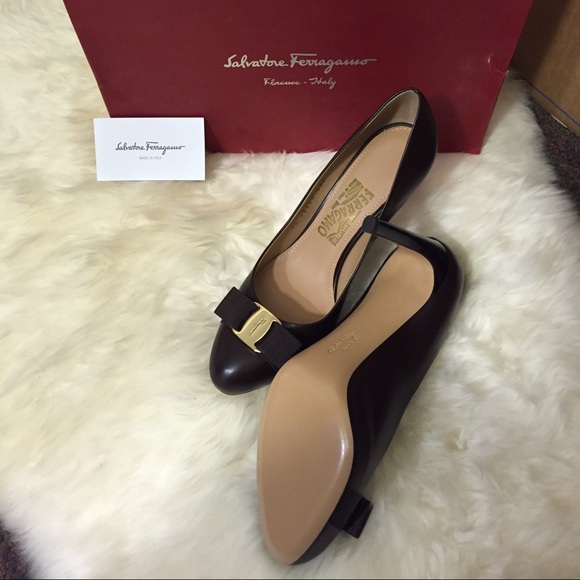 BRAND NEW Salvatore Ferragamo leather heels - Picture 4 of 4