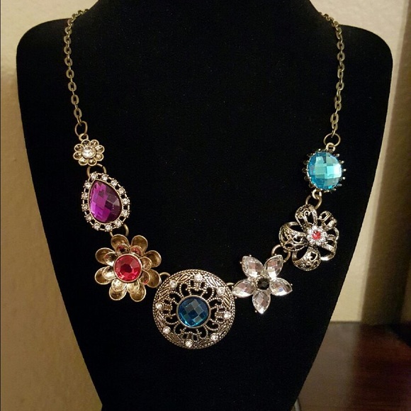 Vintage Exquisite Rhinestone Flower Necklace