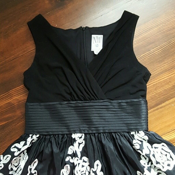 SOLD! NW Knee length black dress with white floral - Picture 4 of 4
