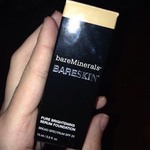 Sample size BareMinerals Bareskin Serum Foundation