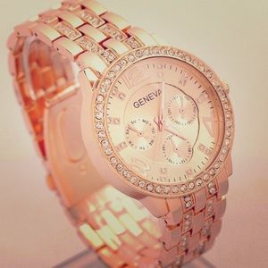 New luxury women analog quartz crystal watch