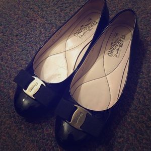 [SOLD] Salvatore Ferragamo Varina Flats
