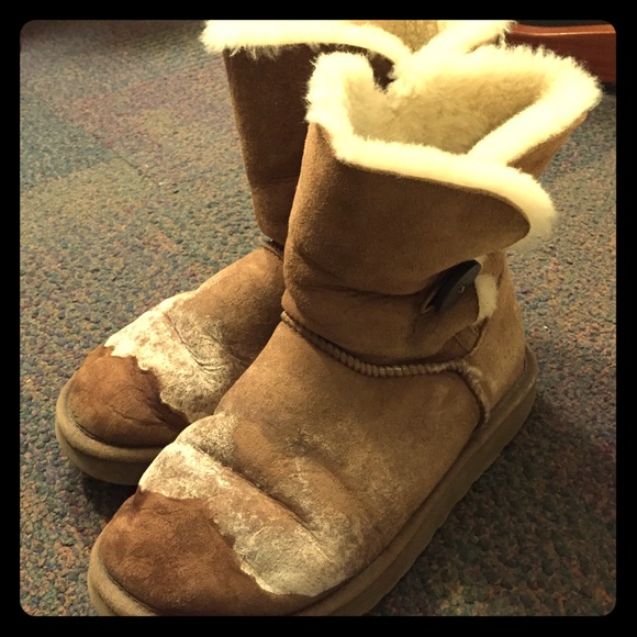 UGG Bailey Button - Picture 1 of 3