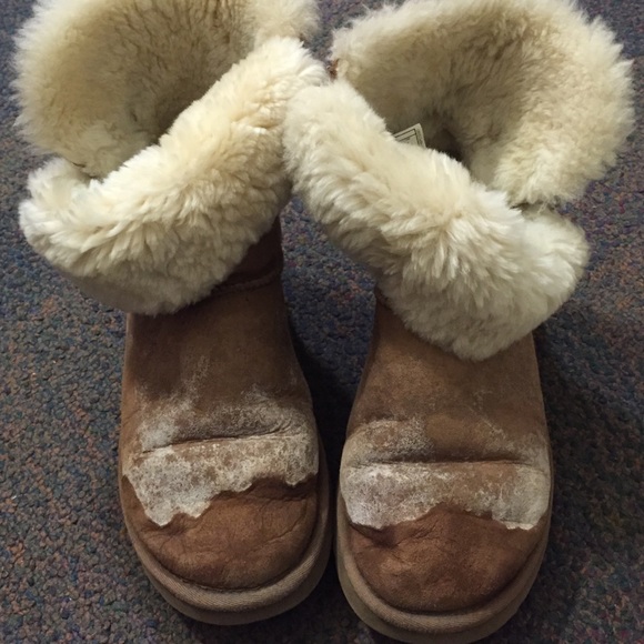 UGG Bailey Button - Picture 2 of 3