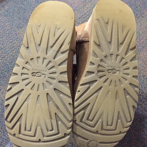 UGG Bailey Button - Picture 3 of 3