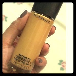 Mac foundation and free lipstick