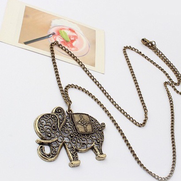 Jewelry - Vintage Elephant Lucky Pendant Necklace