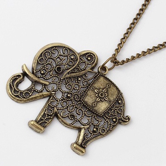Vintage Elephant Lucky Pendant Necklace - Picture 4 of 4