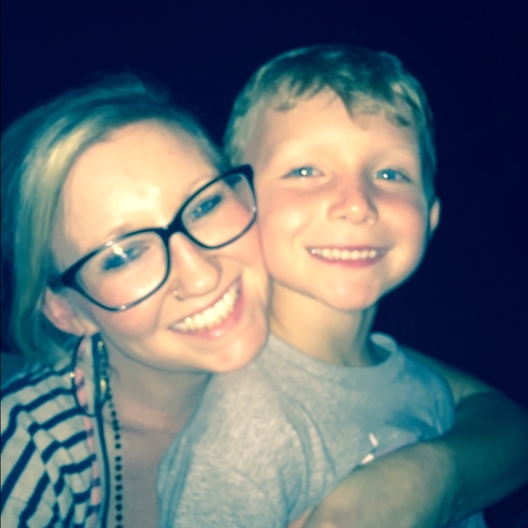 Meet your Posher, Candace ❤️😘🎉 - Picture 2 of 4