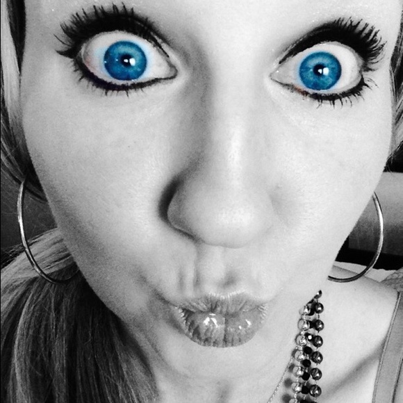 Meet your Posher, Candace ❤️😘🎉 - Picture 4 of 4