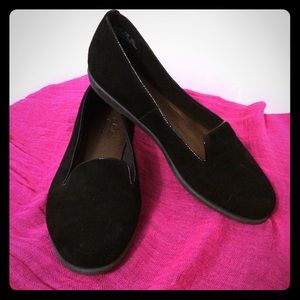 Brand new black flats