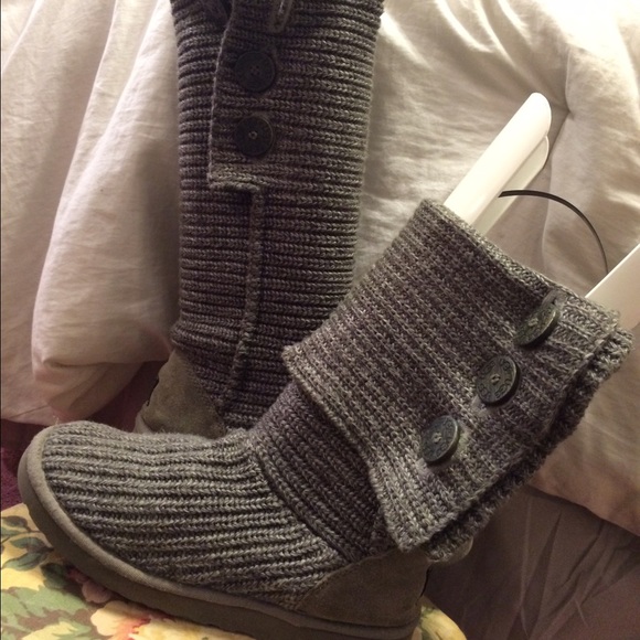 SIZE 10 Gray knitted UGG boots, good condition