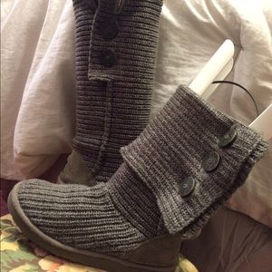 SIZE 10 Gray knitted UGG boots, good condition