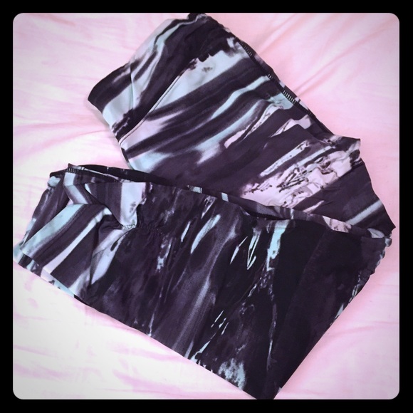 Calvin Klein poly Capri workout legging