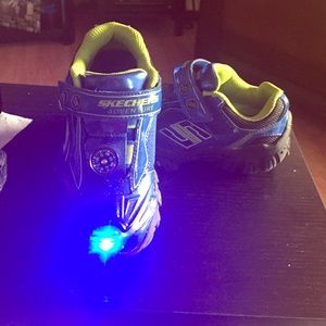 Boy's sneakers w/ flashing lights &compass