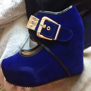 Blue suede wedges with gold buckle