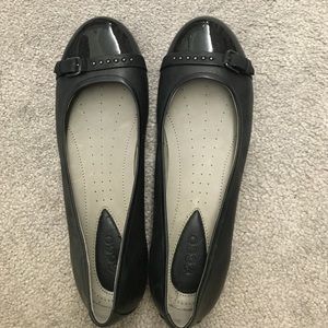 Ecco black leather flat