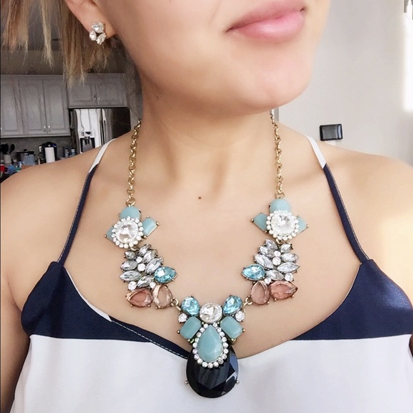 ✨HOST PICK✨Statement necklace - Picture 2 of 4