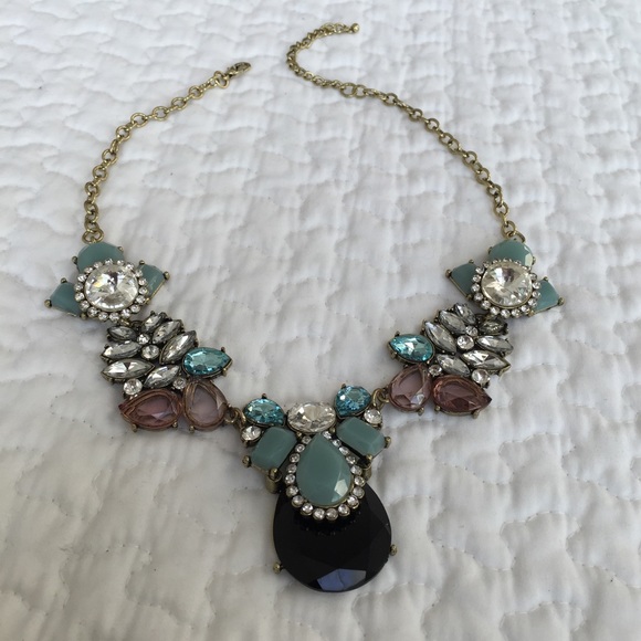 ✨HOST PICK✨Statement necklace - Picture 3 of 4