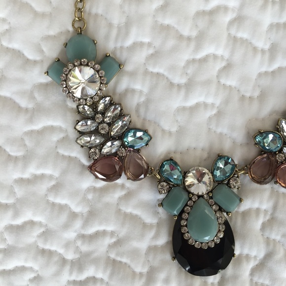✨HOST PICK✨Statement necklace - Picture 4 of 4