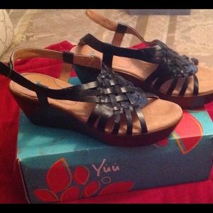 YUU Black Wedge Sandal