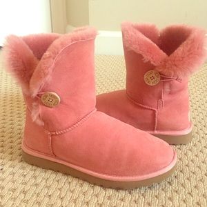 **EXCELLENT CONDITION Like NEW Bailey Button Uggs